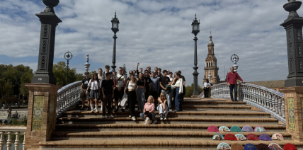 Aktualności, Galeria, Z życia szkoły14 października 2024 Uczniowie CKZ Nauka wyruszyli w niesamowitą podróż do Sewilli w ramach projektu „Zagraniczna mobilność edukacyjna uczniów i absolwentów oraz kadry kształcenia zawodowego”. Wyjazd został zrealizowany ze środków Europejskiego Funduszu Społecznego Plus w ramach Programu Fundusze Społeczne dla Rozwoju Społecznego (FERS) 2021-2027. To wyjątkowa okazja, by nie tylko zdobyć nowe umiejętności zawodowe i doświadczenia,