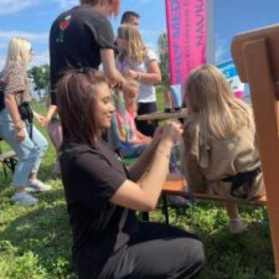 08f003ec D1f3 402b A8fa B14e7f957912 225x300