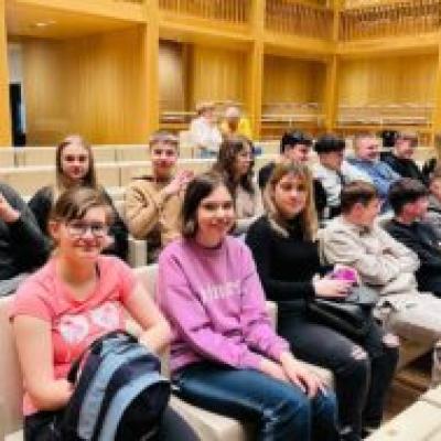 437897696 18087178189438759 6440164554180712035 N 300x189